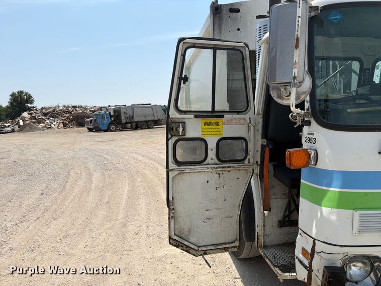 image for item FN2521 2009 Autocar WX refuse truck