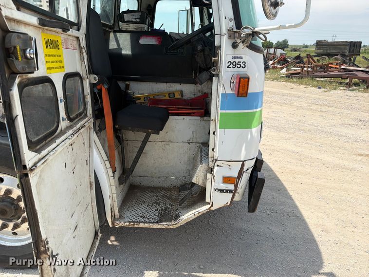 image for item FN2521 2009 Autocar WX refuse truck