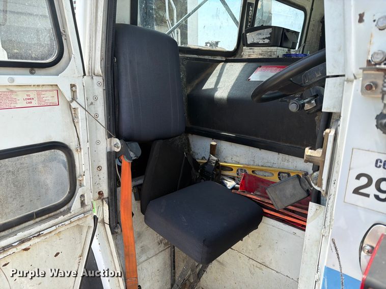 image for item FN2521 2009 Autocar WX refuse truck