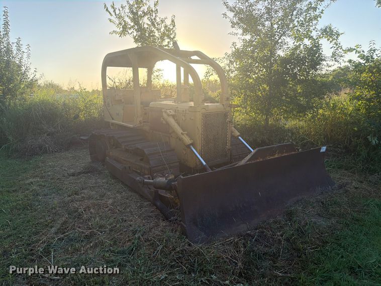 image for item FN2523 International TD15C dozer