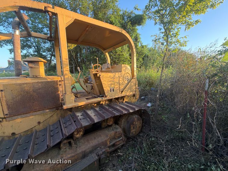 image for item FN2523 International TD15C dozer