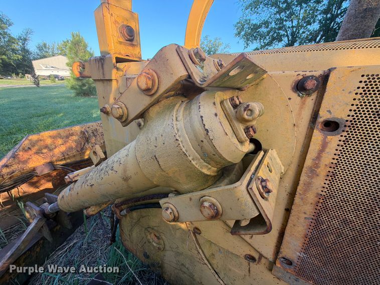 image for item FN2523 International TD15C dozer
