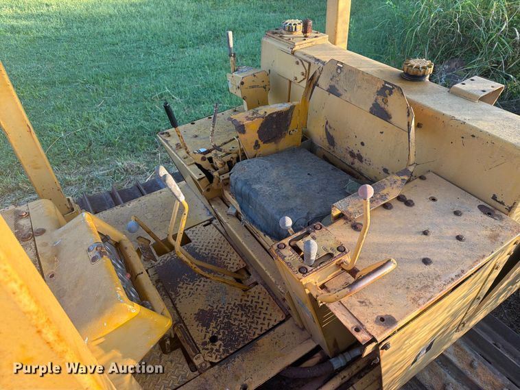 image for item FN2523 International TD15C dozer