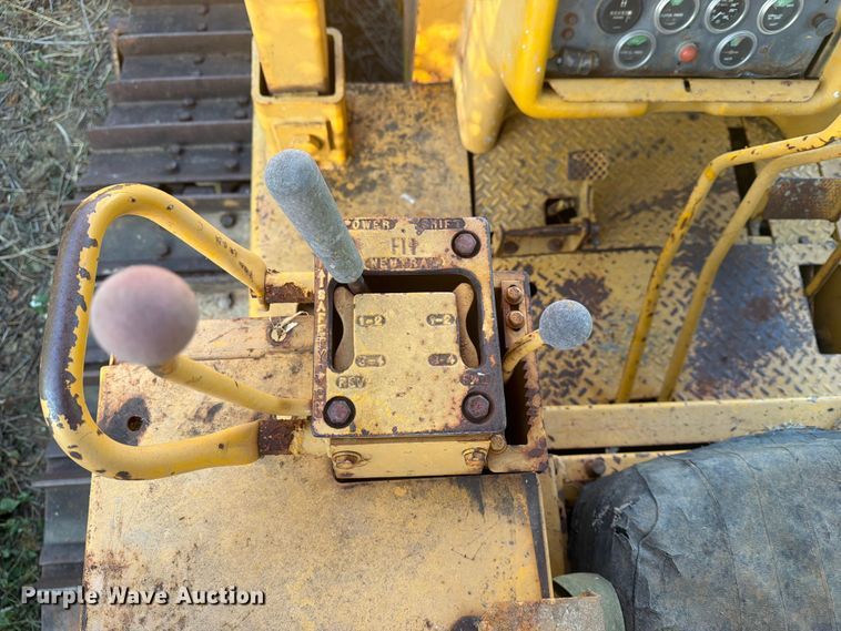 image for item FN2523 International TD15C dozer