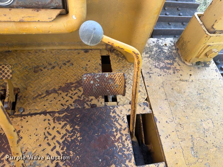 image for item FN2523 International TD15C dozer