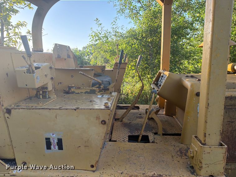 image for item FN2523 International TD15C dozer