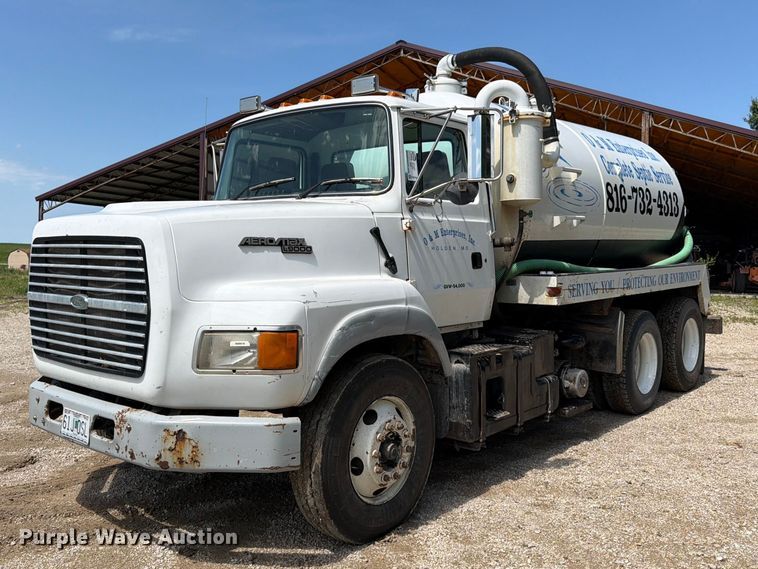 1996 Ford LTA9000 vacuum truck