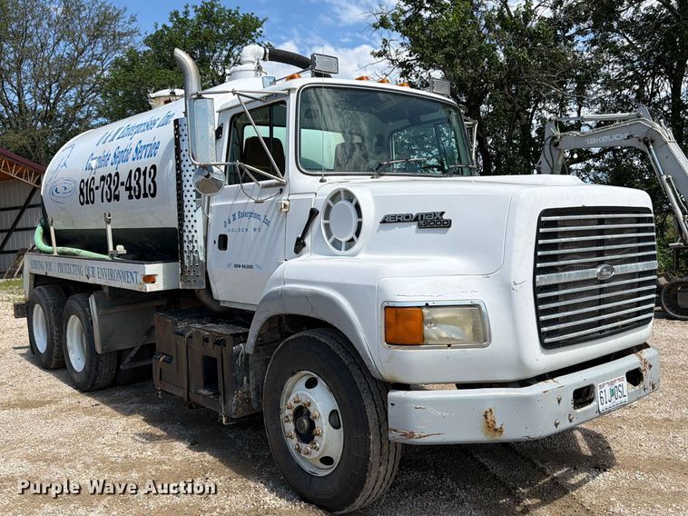 image for item FN5754 1996 Ford LTA9000 vacuum truck
