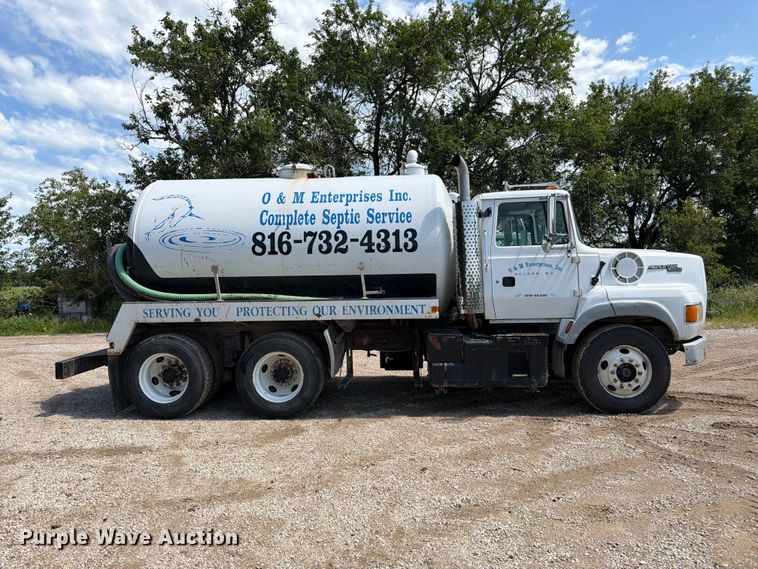 image for item FN5754 1996 Ford LTA9000 vacuum truck