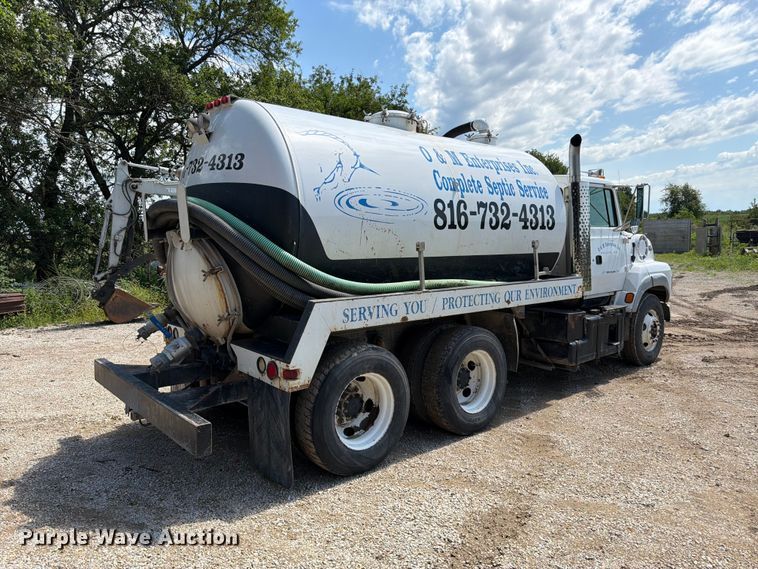 image for item FN5754 1996 Ford LTA9000 vacuum truck