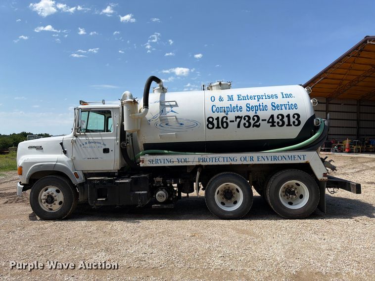 image for item FN5754 1996 Ford LTA9000 vacuum truck