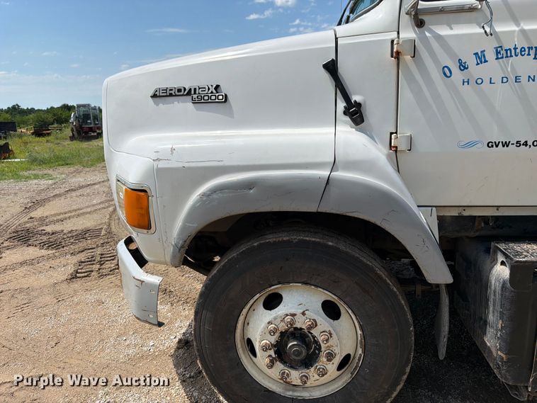 image for item FN5754 1996 Ford LTA9000 vacuum truck