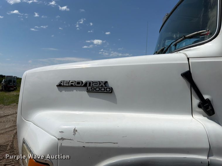 image for item FN5754 1996 Ford LTA9000 vacuum truck