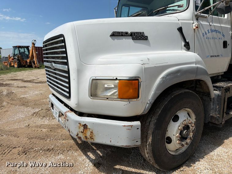 image for item FN5754 1996 Ford LTA9000 vacuum truck