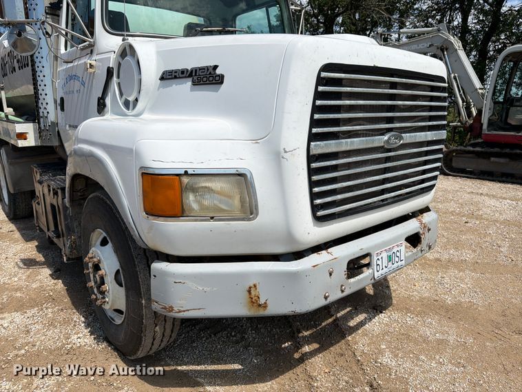 image for item FN5754 1996 Ford LTA9000 vacuum truck