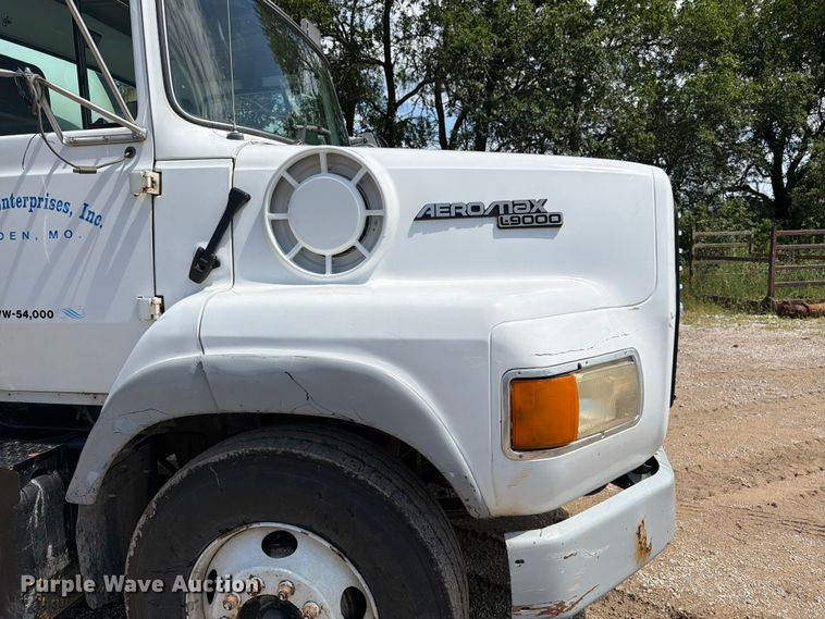 image for item FN5754 1996 Ford LTA9000 vacuum truck