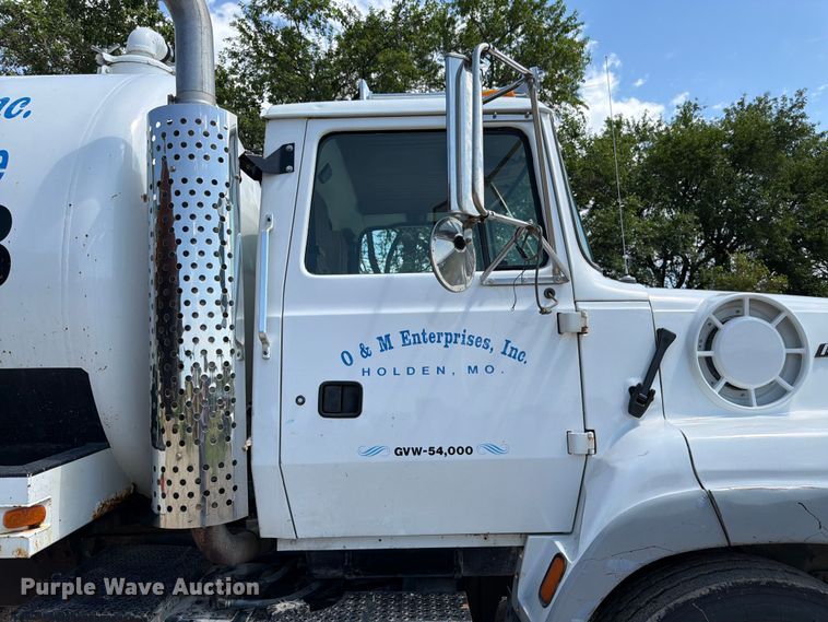 image for item FN5754 1996 Ford LTA9000 vacuum truck