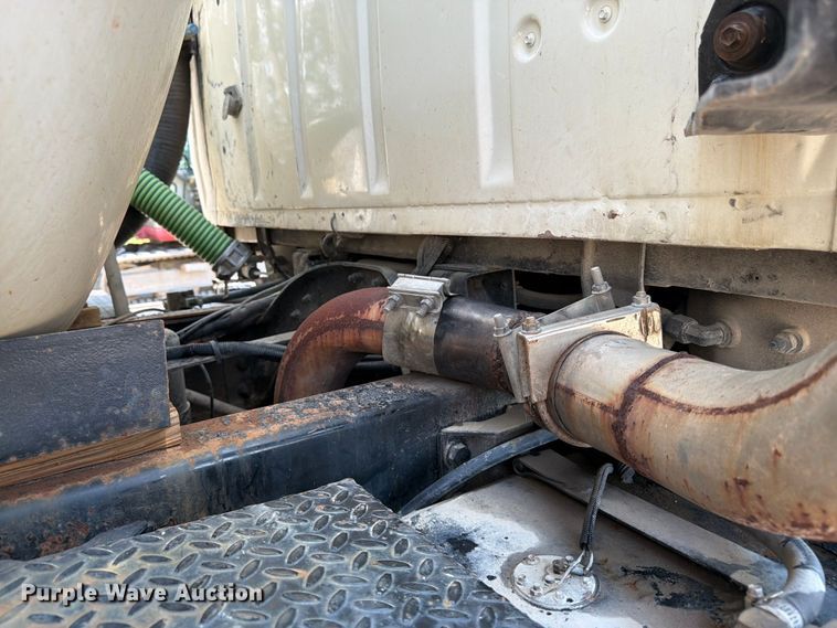 image for item FN5754 1996 Ford LTA9000 vacuum truck