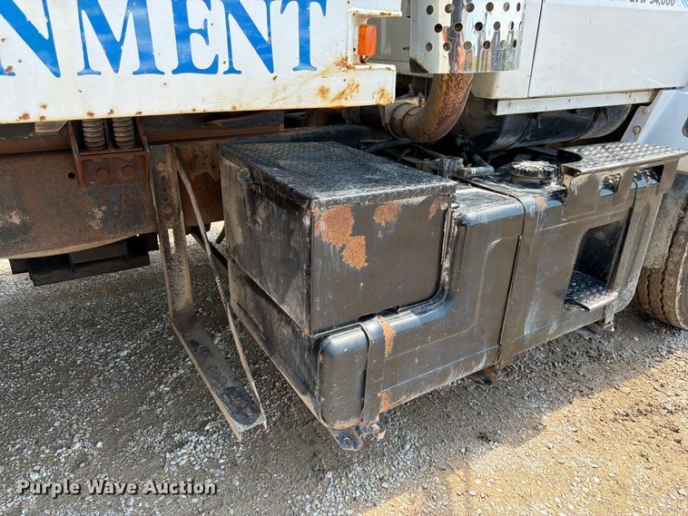 image for item FN5754 1996 Ford LTA9000 vacuum truck