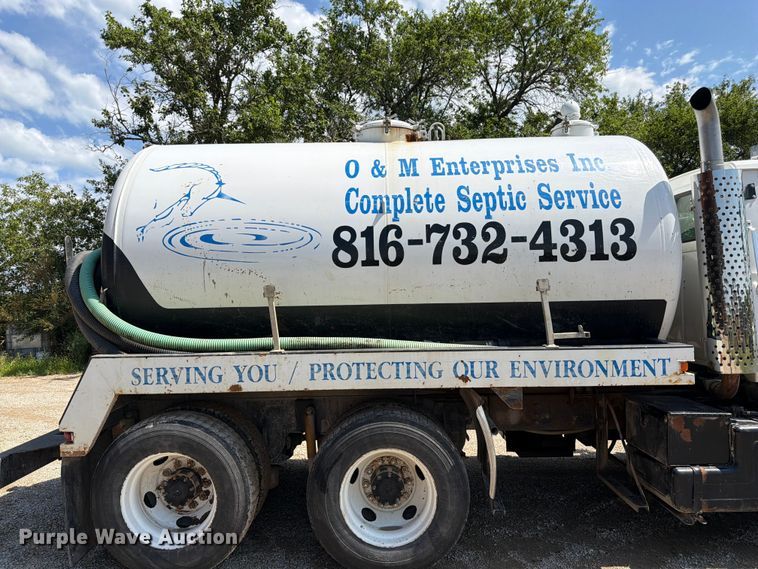 image for item FN5754 1996 Ford LTA9000 vacuum truck