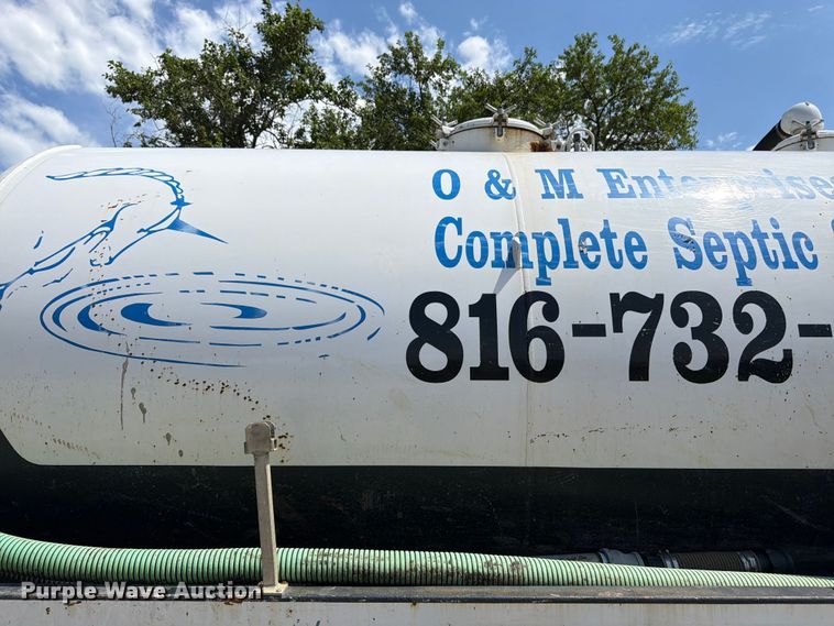 image for item FN5754 1996 Ford LTA9000 vacuum truck