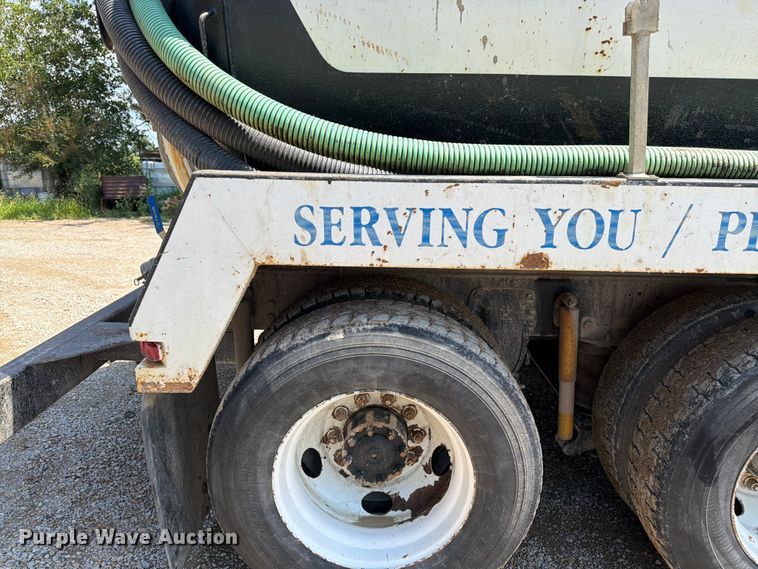 image for item FN5754 1996 Ford LTA9000 vacuum truck