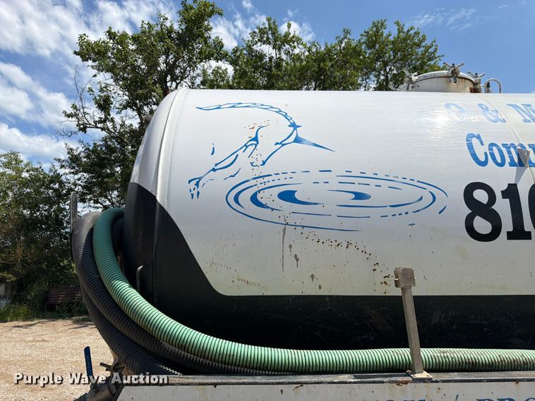 image for item FN5754 1996 Ford LTA9000 vacuum truck