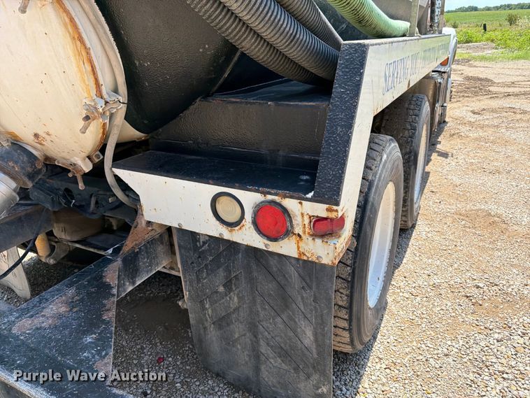 image for item FN5754 1996 Ford LTA9000 vacuum truck