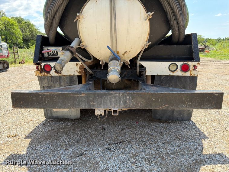 image for item FN5754 1996 Ford LTA9000 vacuum truck