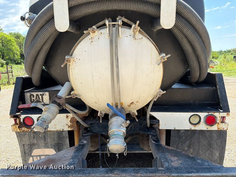image for item FN5754 1996 Ford LTA9000 vacuum truck