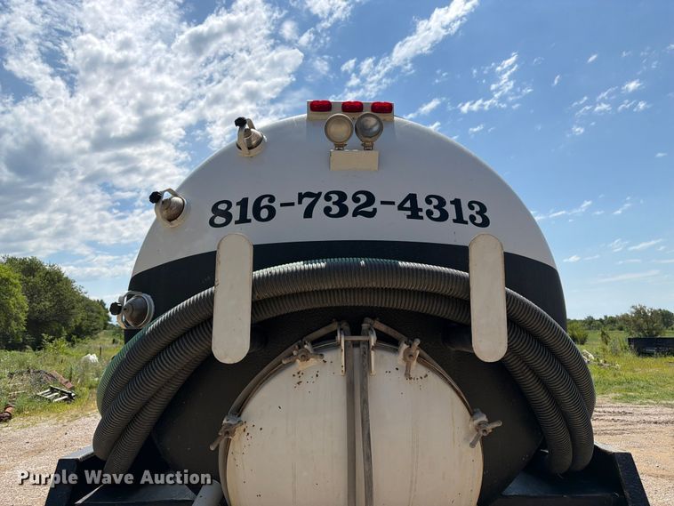 image for item FN5754 1996 Ford LTA9000 vacuum truck