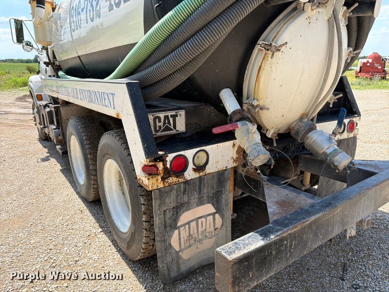 image for item FN5754 1996 Ford LTA9000 vacuum truck