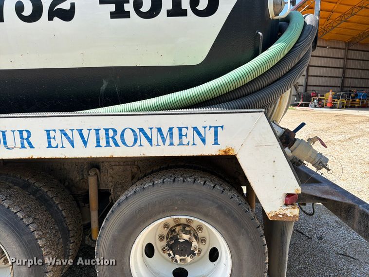 image for item FN5754 1996 Ford LTA9000 vacuum truck