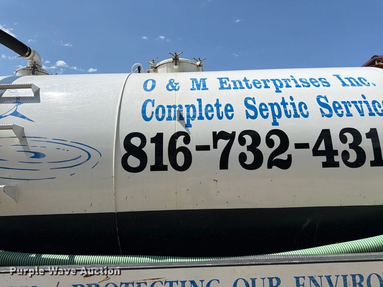 image for item FN5754 1996 Ford LTA9000 vacuum truck
