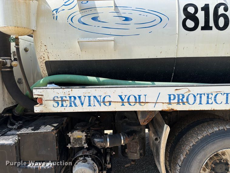 image for item FN5754 1996 Ford LTA9000 vacuum truck