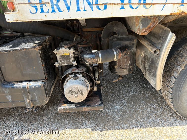 image for item FN5754 1996 Ford LTA9000 vacuum truck