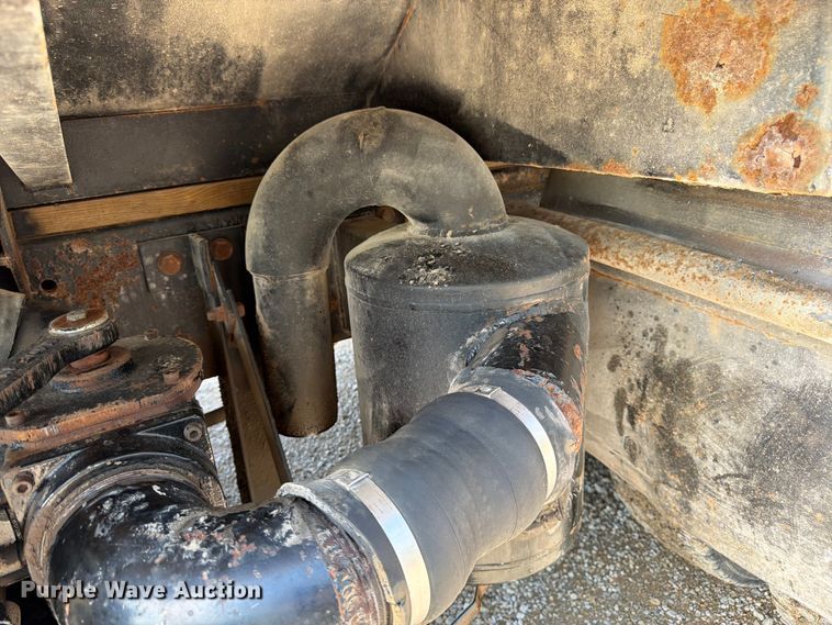 image for item FN5754 1996 Ford LTA9000 vacuum truck