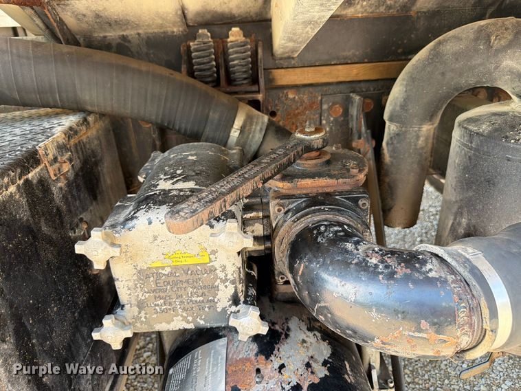 image for item FN5754 1996 Ford LTA9000 vacuum truck