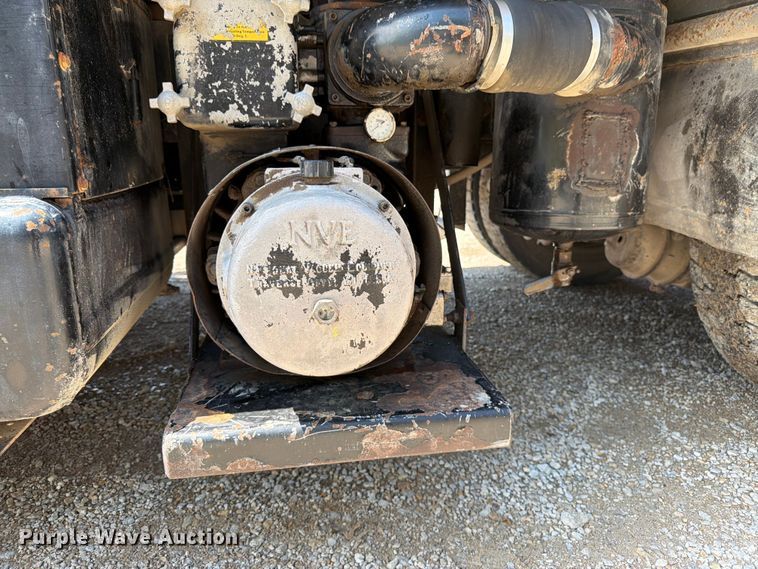 image for item FN5754 1996 Ford LTA9000 vacuum truck