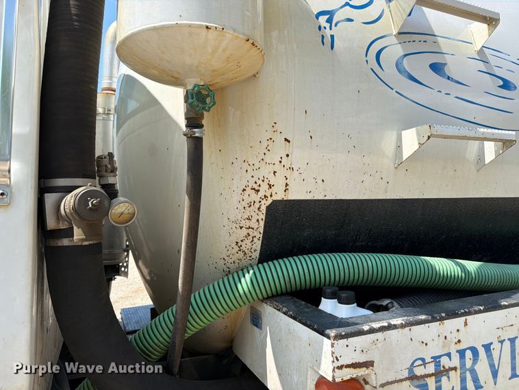 image for item FN5754 1996 Ford LTA9000 vacuum truck