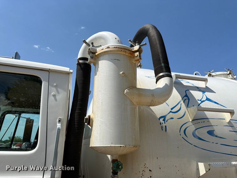 image for item FN5754 1996 Ford LTA9000 vacuum truck