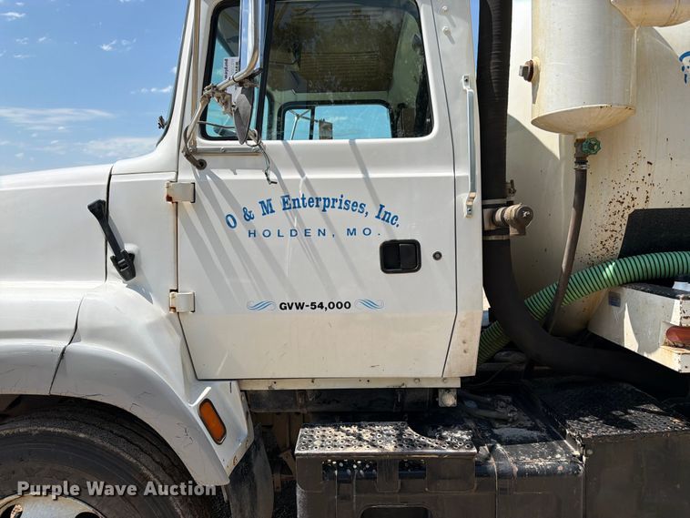 image for item FN5754 1996 Ford LTA9000 vacuum truck
