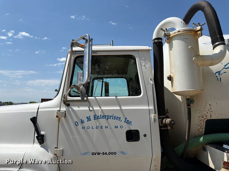 image for item FN5754 1996 Ford LTA9000 vacuum truck