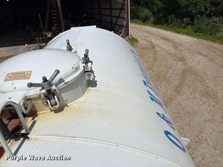 image for item FN5754 1996 Ford LTA9000 vacuum truck