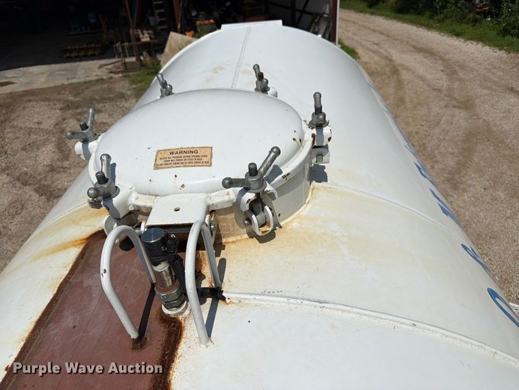 image for item FN5754 1996 Ford LTA9000 vacuum truck
