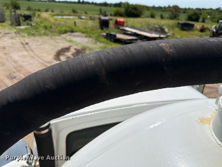 image for item FN5754 1996 Ford LTA9000 vacuum truck