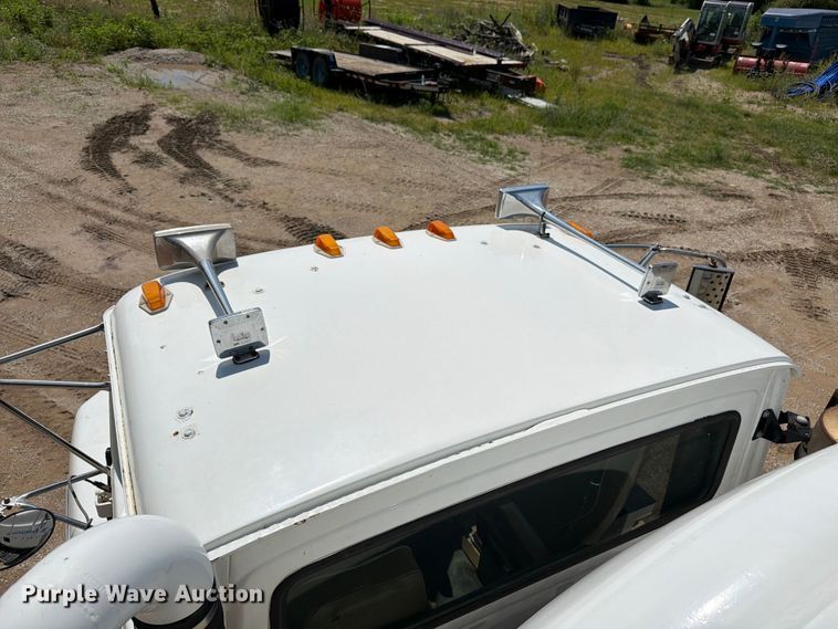 image for item FN5754 1996 Ford LTA9000 vacuum truck