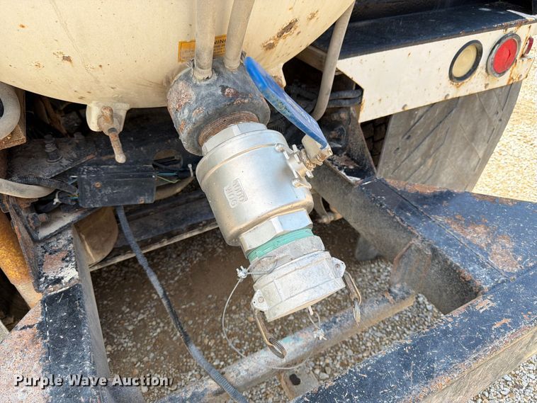 image for item FN5754 1996 Ford LTA9000 vacuum truck