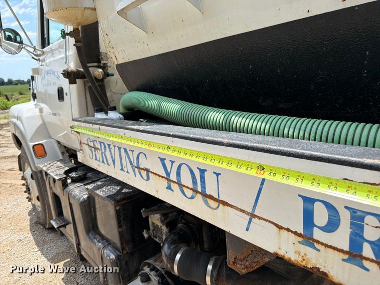 image for item FN5754 1996 Ford LTA9000 vacuum truck