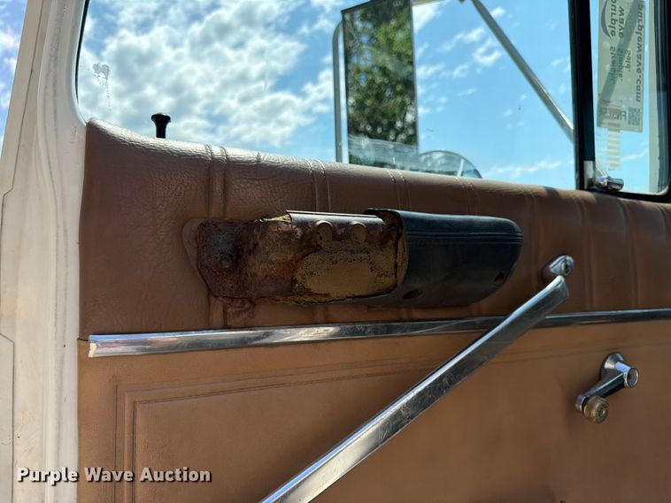 image for item FN5754 1996 Ford LTA9000 vacuum truck